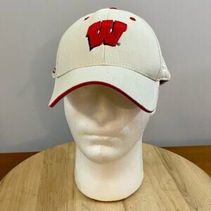 Colosseum Wisconsin Badgers Embroidered Logo Hat White Red 100% Cotton‎